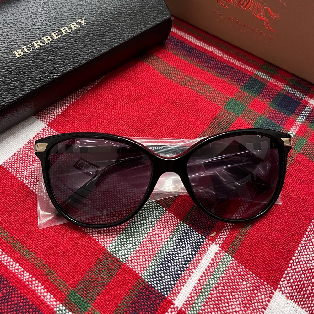 Brand New Burberry Sunglasses - Picture 2 of 5